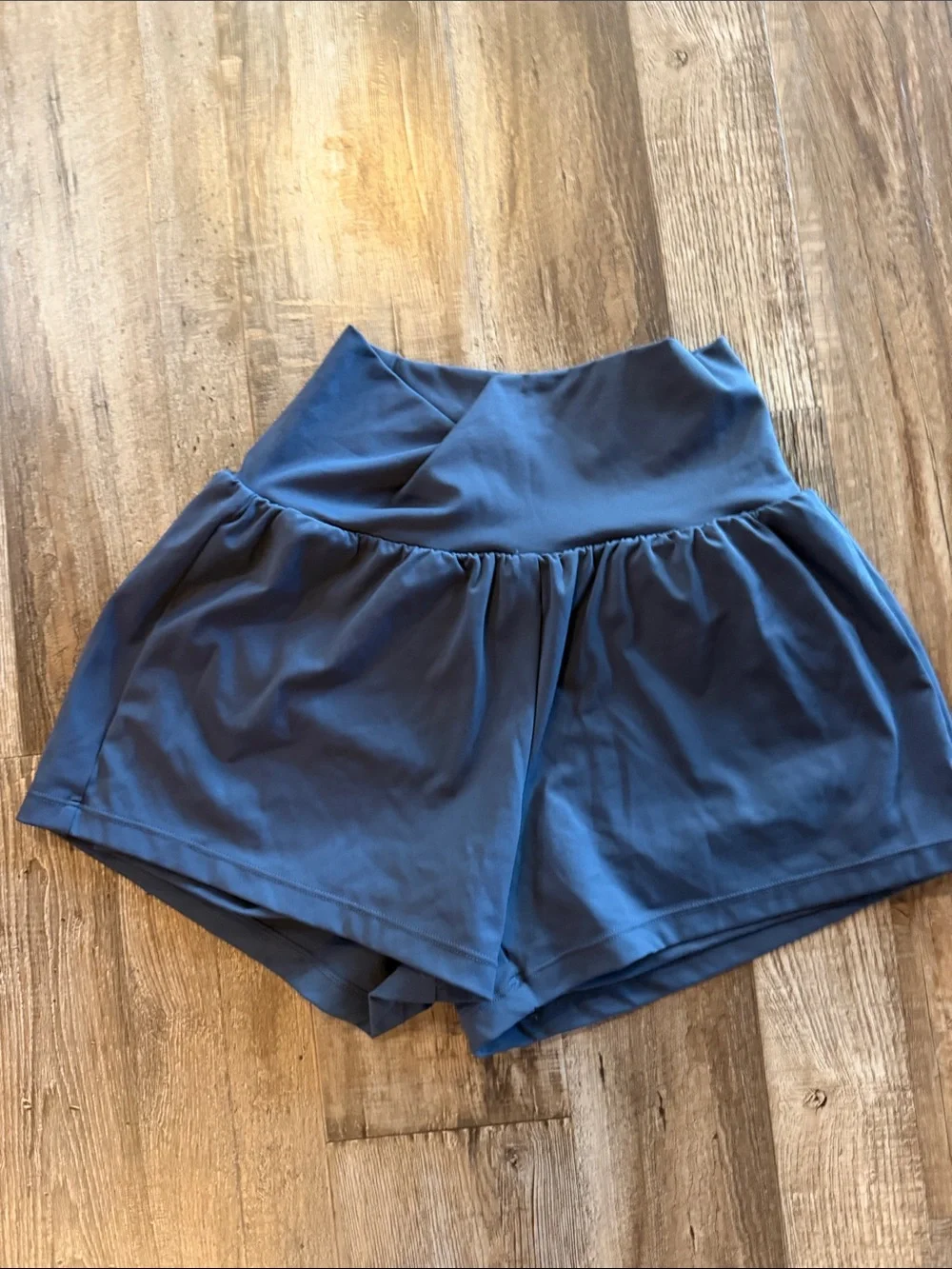 HALARA High-Waist Athletic Shorts in Navy Sz small- back pocket